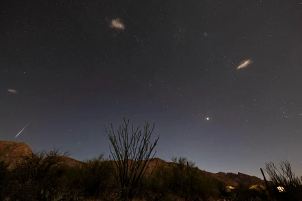 Hình ảnh tỏa sáng của mưa sao băng Perseid 2020