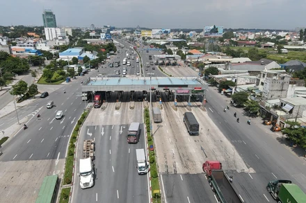 Kể từ 13 giờ 30 phút ngày 24-8, Trạm thu phí BOT cầu Đồng Nai tạm dừng thu phí.
