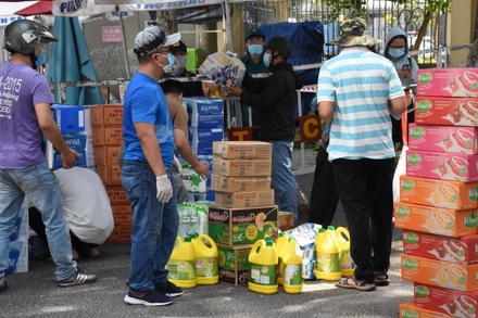 Đà Nẵng xin nhận nguồn hỗ trợ tại UBMTTQ Việt Nam TP Sở Lao động, Thương binh và Xã hội TP, nhằm tránh nguy cơ lây nhiễm dịch bệnh tại các điểm nóng.