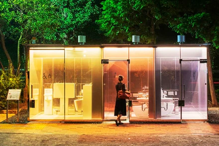 Khu nhà vệ sinh công cộng trong suốt đầu tiên trên thế giới (Ảnh: CNN)