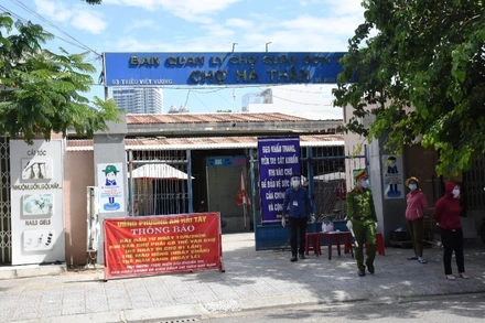 Người dân, tổ chức đi chợ Hà Thân sáng 23-8, lập tức liên hệ với y tế địa phương.