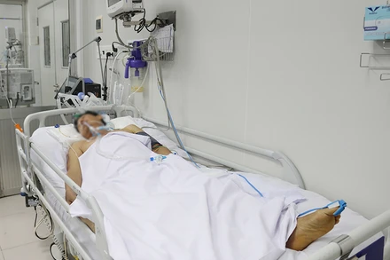 Bệnh Nhân N.N.D đang điều trị tại Bệnh viện Chợ Rẫy do nhiễm độc khi ăn pate Minh Chay.