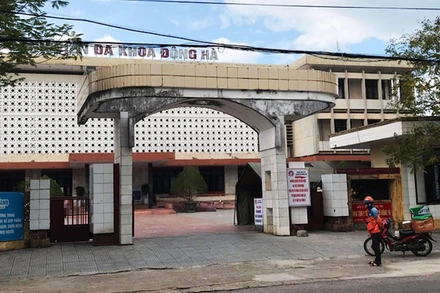 Trung tâm Y tế TP Đông Hà nơi gia đình ông C đang cách ly và BN 904 đang được điều trị.