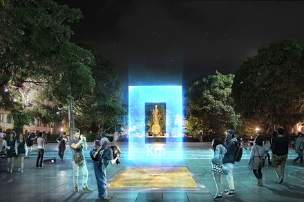 Tượng vua Lê nhìn qua Cổng ánh sáng.