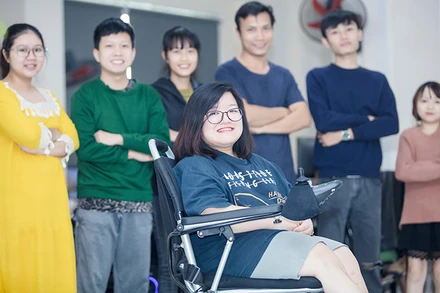 Bạn Vũ Thị Quyên, một cô gái Hà Nội, vượt qua rào cản của căn bệnh xương thủy tinh và chạm tới ước mơ về một cuộc sống tươi đẹp (Ảnh minh họa) (NguồnUNFPA Việt Nam/Nguyễn Minh Đức).