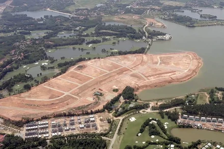 Hàng trăm ha lòng hồ Đại Lải bị Công ty TNHH Đại Lải Việt Nam bức tử.