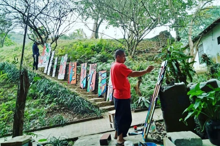 Họa sĩ Vũ Đức Hiếu. Ảnh: Bảo tàng không gian văn hóa Mường.