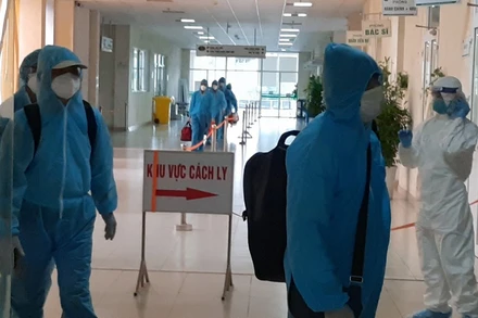 Một người trở về từ Guinea Xích Đạo dương tính ở lần xét nghiệm thứ 4