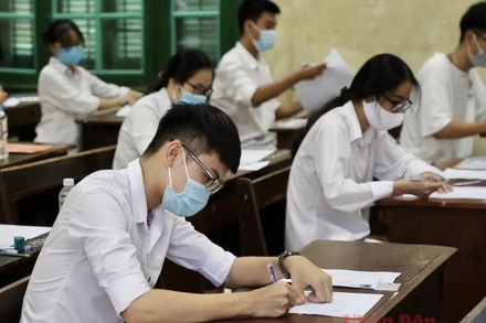 Thí sinh dự thi tốt nghiệp THPT vào sáng 9-8 (Ảnh: DUY LINH)