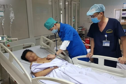 Sau mổ, bệnh nhân T. đã tỉnh táo, tự thở và giao tiếp bình thường.