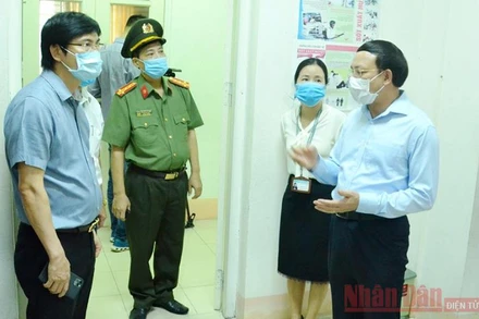 Lãnh đạo tỉnh Quảng Ninh kiểm tra kỳ thi THPT.