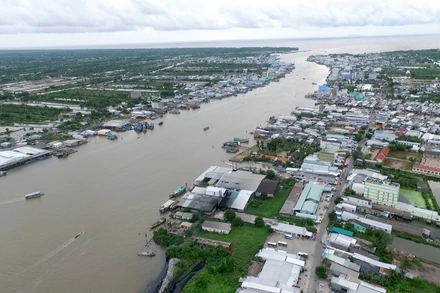 Miền biển Sông Đốc có tám ngư dân trở về từ Malaysia, nhưng trốn tránh cách ly y tế.