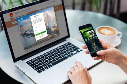 Vietcombank cung cấp dịch vụ để các khách hàng trải nghiệm ngay tại buổi Lễ khai trương và công bố dịch vụ công thứ 1.000 trên Cổng dịch vụ Công quốc gia.