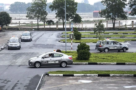 Sát hạch lái xe tại Trung tâm Đào tạo lái xe Đông Đô Bắc Ninh. (Ảnh: Tổng cục Đường bộ Việt Nam cung cấp)
