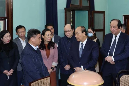 Thủ tướng Nguyễn Xuân Phúc dâng hương tưởng niệm Bác Hồ