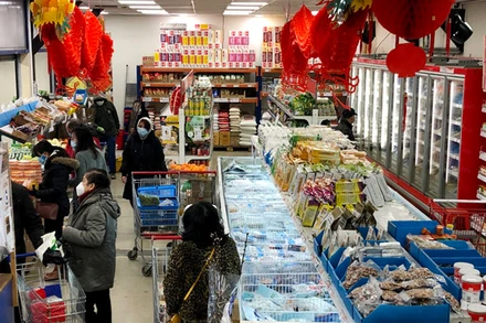 Siêu thị Thanh Bình Jeune có đầy đủ hàng Tết đến từ Việt Nam phục vụ bà con Việt kiều tại Pháp.