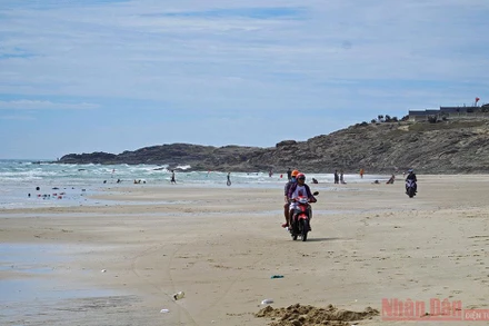 Bãi tắm Gành, nơi xảy ra vụ đuối nước làm hai du khách tử vong. 