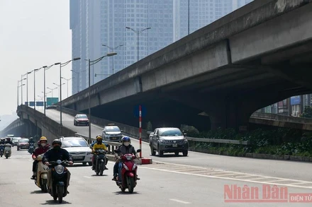 Giao thông thông suốt, không xảy ra ùn tắc trên tuyến đường Nghiêm Xuân Yêm - Nguyễn Xiển và Vành đai 3 trên cao, ngày 10-2. (Ảnh: DUY LINH)