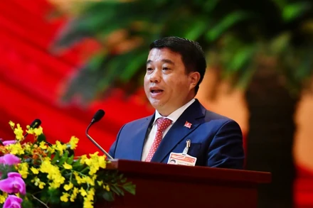 Đồng chí Y Thanh Hà Niê Kđăm, Ủy viên Trung ương Đảng khóa XIII, Bí thư Đảng ủy Khối Doanh nghiệp Trung ương trình bày tại Đại hội Đảng toàn quốc lần thứ XIII, sáng 28-1. Ảnh: ANH TUẤN -DUY LINH