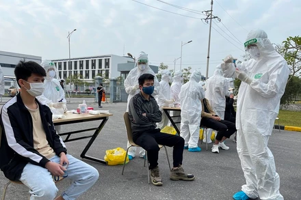 Hải Dương đang đẩy mạnh xét nghiệm sàng lọc SARS-CoV-2 diện rộng trên địa bàn toàn tỉnh.