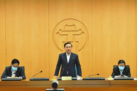 Phó Chủ tịch UBND TP Hà Nội Chử Xuân Dũng phát biểu chỉ đạo tại phiên họp.