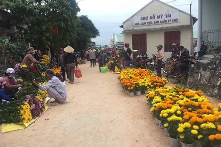 Sắc hoa trong phiên chợ cuối năm.