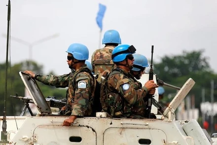 Binh sĩ của Phái bộ gìn giữ hòa bình của Liên hợp quốc tại CHDC Congo tuần tra tại thủ đô Kinshasa, tháng 12-2016. (Ảnh: Reuters)