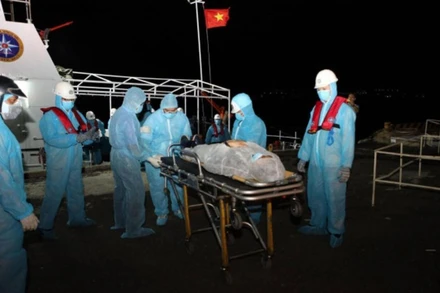 Cứu nạn thành công thuyền viên Philippines gặp nạn trên biển