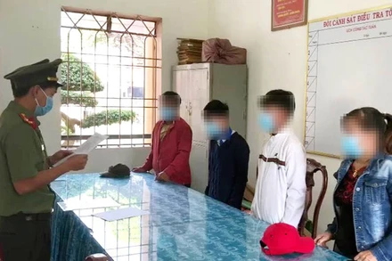 Công an tỉnh Lâm Đồng xử phạt hành chính các trường hợp giả mạo văn bản, thông tin sai sự thật.