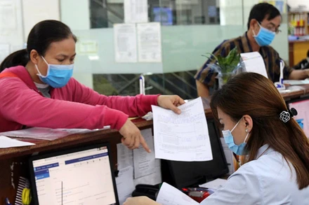 Giao dịch tại cơ quan bảo hiểm xã hội (Ảnh: VSS).