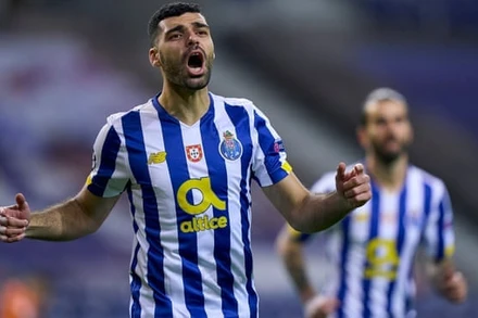 M. Taremi mở tỷ số cho Porto ngay phút thứ 2.