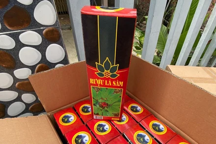 Tang vật rượu sử dụng logo, nhãn mác vi phạm bản quyền thương hiệu rượu sâm Ngọc Linh Kon Tum K5 do Đội Quản lý thị trường số 2 bắt giữ.