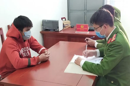 Đối tượng Vi Văn Lượt tại cơ quan công an.