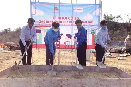 Khởi công xây dựng điểm trường.