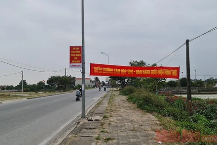 Tuyến đường thường tổ chức chợ Viềng ở xã Kim Thái (huyện Vụ Bản, Nam Định) không xuất hiện hàng, quán như mọi năm.