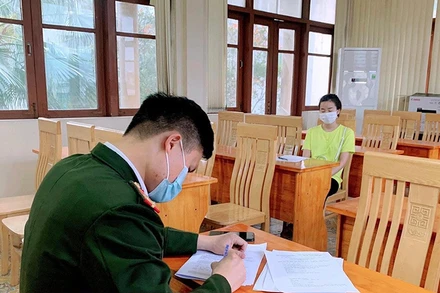 Công dân N.T.P.T khai báo tại công an phường Mạo Khê, thị xã Đông Triều