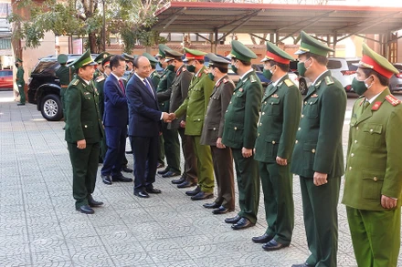 Thủ tướng Nguyễn Xuân Phúc thăm, chúc tết các lực lượng vũ trang thành phố Đà Nẵng.