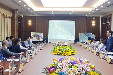 Chủ tịch UBND tỉnh Quảng Trị Võ Văn Hưng giới thiệu tiềm năng năng lượng của tỉnh với Công ty năng lượng Eni Việt Nam 