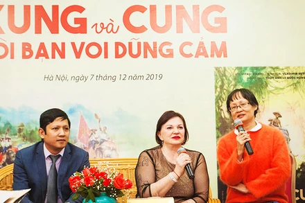 TS Hùng trong cuộc ra mắt sách Xung và Cung tại Hà Nội năm 2019.