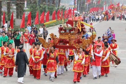 Rước kiệu của các xã vùng ven về Đền Hùng. (Ảnh minh họa)