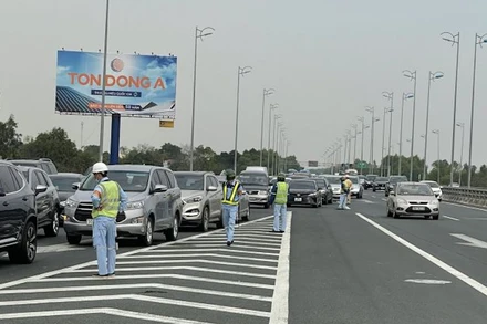 Lượng phương tiện tăng đột biến trên Vành đai 3 và cửa ngõ phía nam Hà Nội. (Ảnh: Cục CSGT)