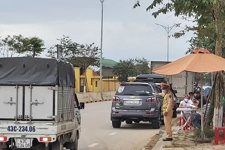 Chốt kiểm dịch tại đường Hoàng Văn Thái chiều nay, 6-2.