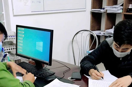 Đối tượng bị xử phạt 7,5 triệu đồng do không chấp hành nghiêm cách ly tại gia đình.