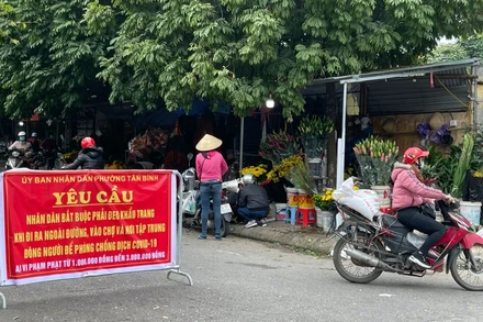 Các chợ dân sinh ở Hải Dương đều thực hiện giãn cách xã hội.