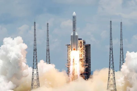 Tàu Thiên Vấn 1 cất cánh từ Trung tâm vũ trụ Văn Xương, tỉnh Hải Nam, Trung Quốc ngày 23-7-2020. Ảnh: Reuters.