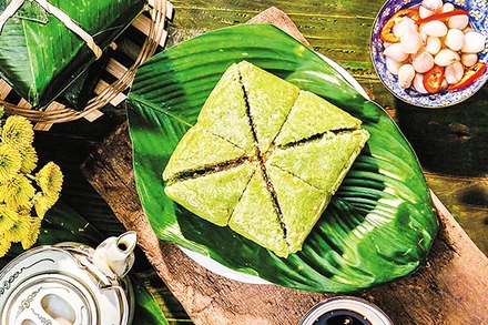 Tết vượt ngàn mây