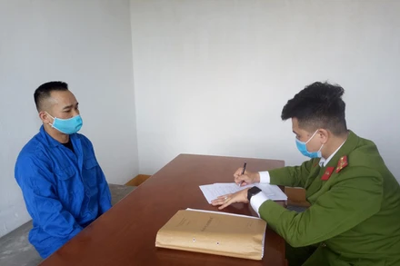 Đối tượng Trần Quốc Dũng tại Cơ quan công an.