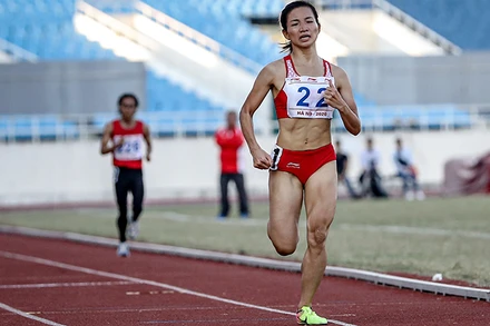 Nguyễn Thị Oanh giành bốn HCV tại giải điền kinh VĐQG 2020. 