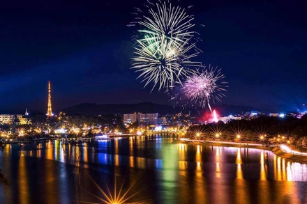 Pháo hoa trên hồ Xuân Hương - Đà Lạt. (Ảnh: Đặng Văn An)