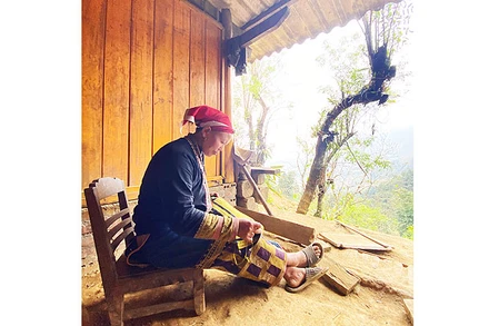 Lý Tả Mẩy vẫn đang bận rộn chuẩn bị những đơn hàng mới.